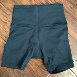 Lululemon wunder train 6” shorts